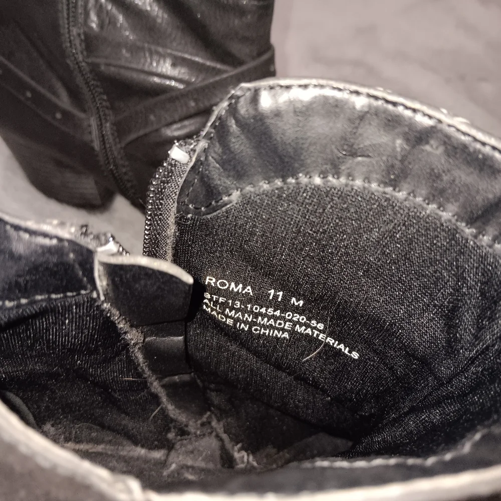 Boots - Picture 4 of 5